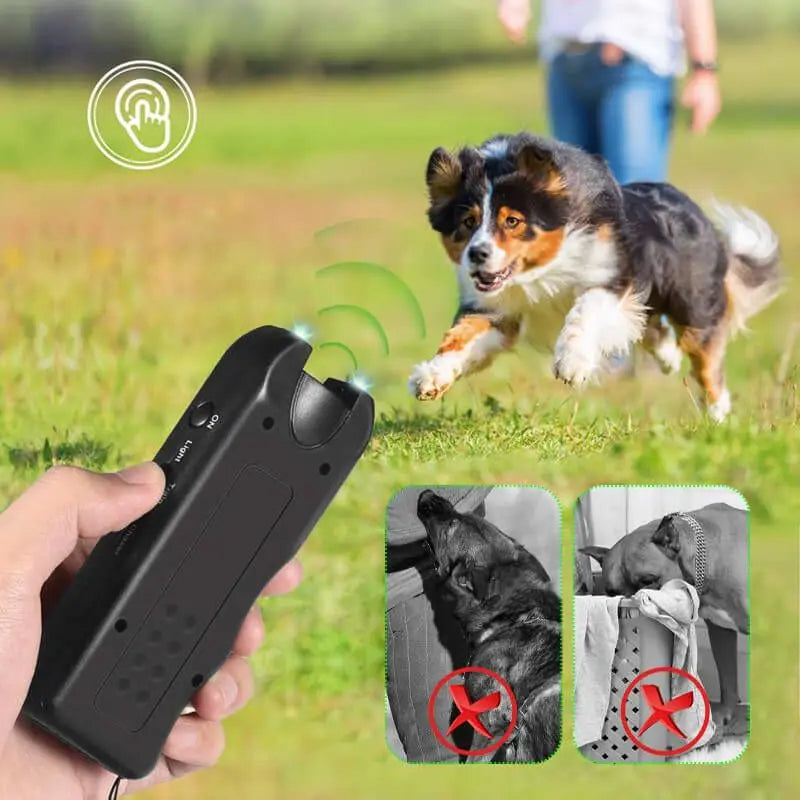 Una mano sostiene un dispositivo disuasorio ultrasónico para perros con linterna LED, junto a fotos de perros.