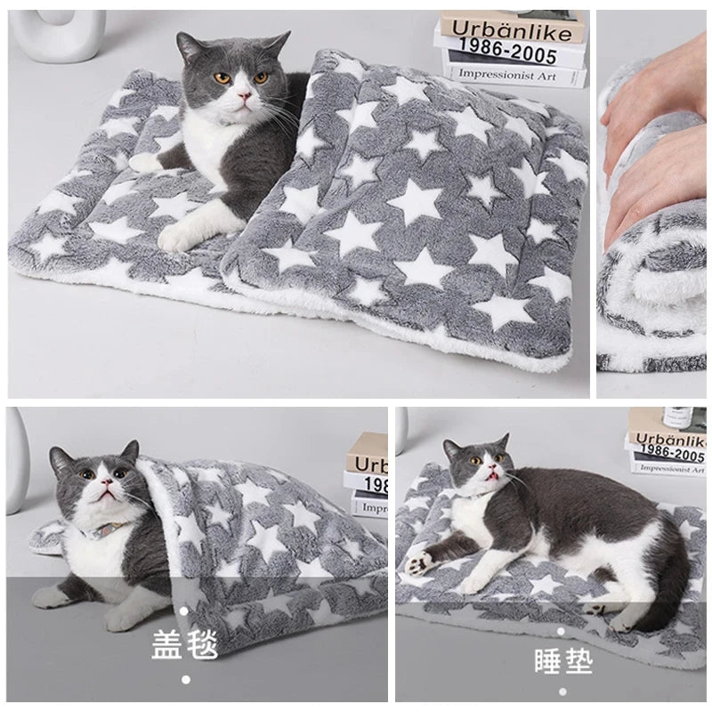 Gray and white plaid plush flannel pet sleeping mat with a star pattern