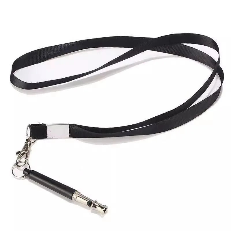 Schwarzes, verstellbares Ultraschall-Hundetrainingssignal mit Metallclip und Leine.