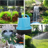 Blauer Tauch-Aquarienwasserpumpe in natürlichem Bach und Garten
