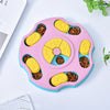 Jouet distributeur à puzzle en silicone rose pour chiens ou chats avec plusieurs compartiments et granulés de nourriture.