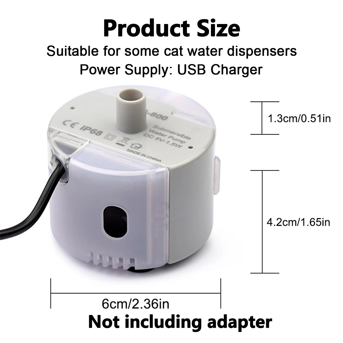 Adaptateur USB blanc pour distributeurs d'eau de chats, mesure 6 cm et 1,3 cm d'épaisseur.