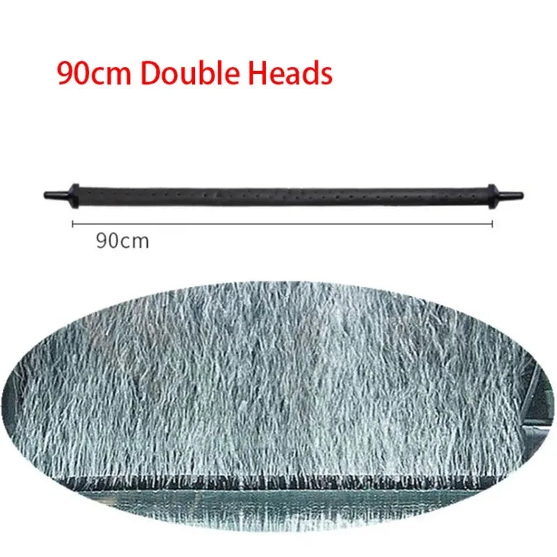 Pompe à air d'aquarium noire et flexible avec une surface argentée-bleue texturée.