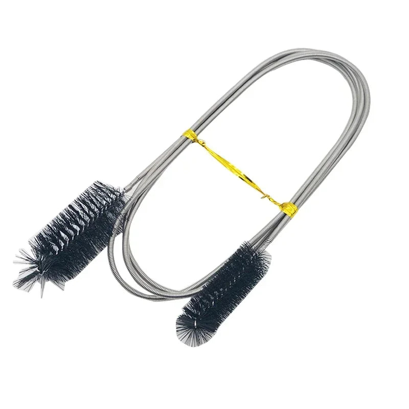 Flexibler Aquariumfilter und Schlauchreinigungsbürste mit grauem Kabel und gelbem Stecker.