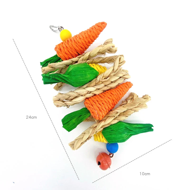 Jouet pour animal en fibre naturelle tissée à la main avec des brins tressés orange et vert, une balle jaune et une perle ble