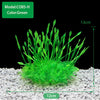 Plantes aquatiques artificielles vertes avec une croissance dense sur un gravier.