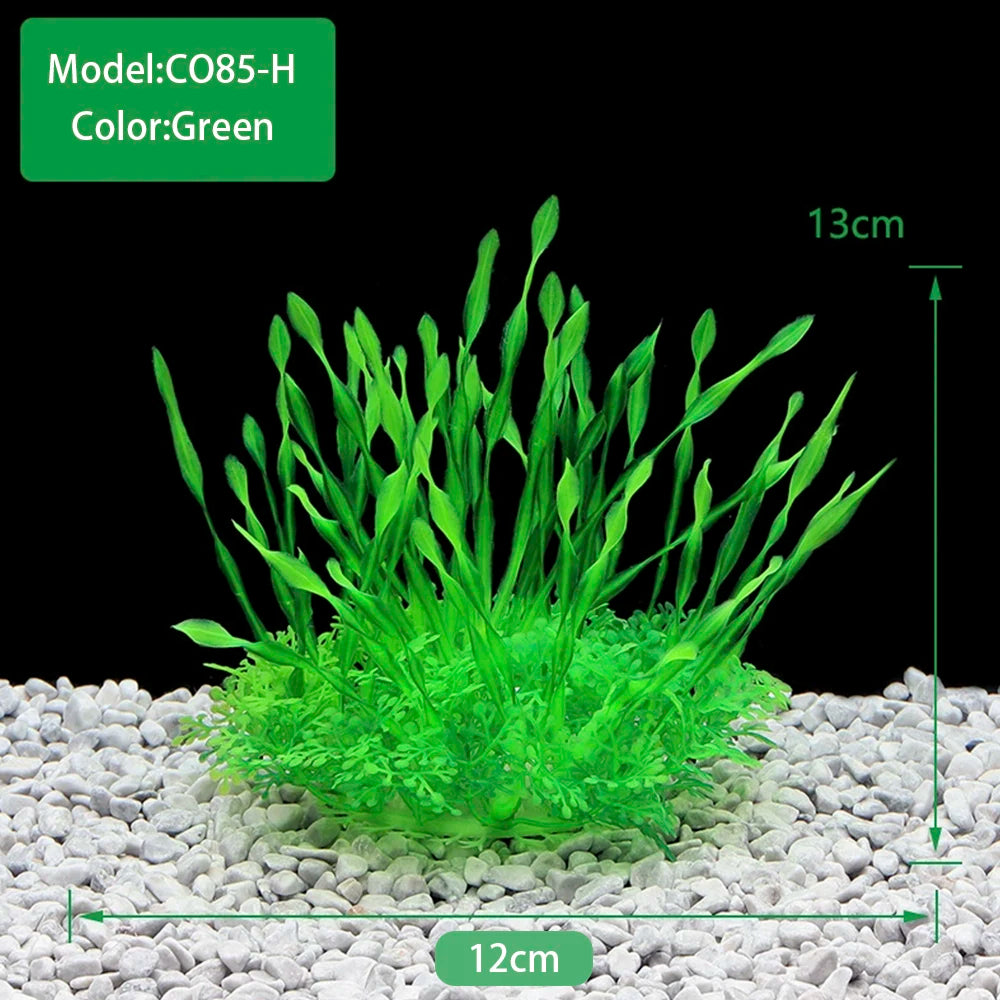 Plantes aquatiques artificielles vertes avec une croissance dense sur un gravier.