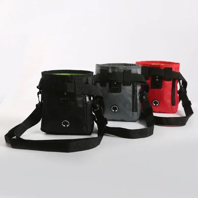 Drei farbige Gürteltaschen für das Hand-freie Hundetraining, in Schwarz, Grau und Rot.