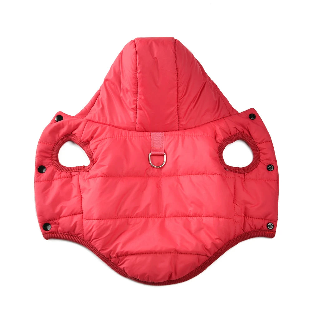Un pull en polaire rose corail matelassé pour chien avec deux ouvertures pour la laisse et un anneau D.