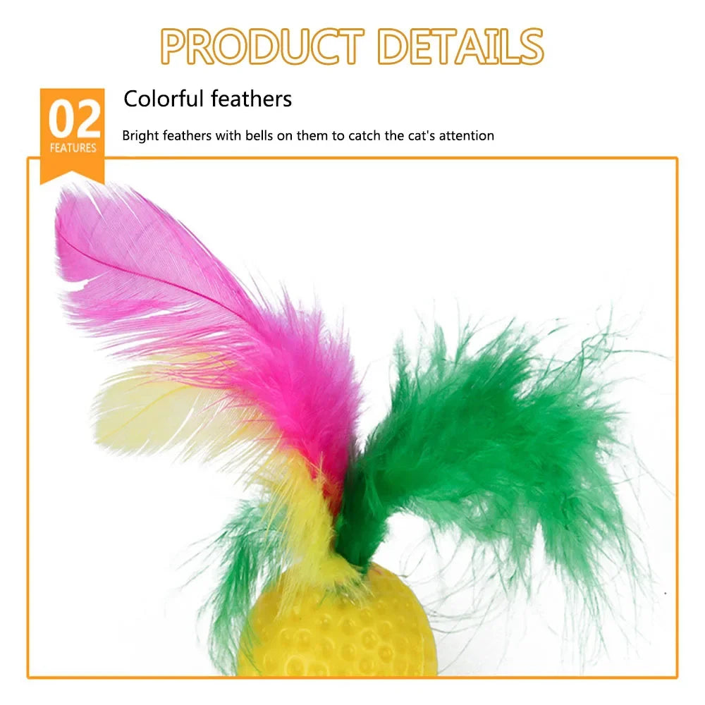 Plumes colorées avec des clochettes et une balle pour un jeu de jouet pour chat