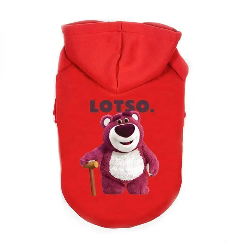 Chaqueta con capucha roja con diseño de oso de dibujos animados.