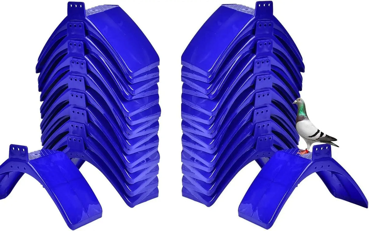 Un ensemble de perches en plastique bleu vif conçu pour les oiseaux.