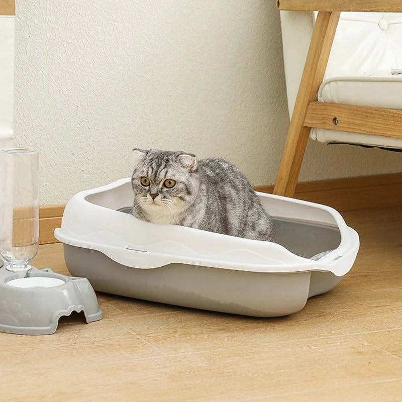 Halboffene Katzentoilette mit Spritzschutz