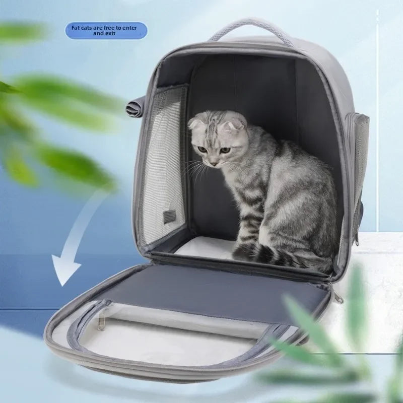 Grauer, atmungsaktiver Hundetransporter-Rucksack mit offenem Fach und Katze darin.