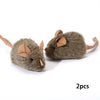 Deux jouets de souris en feutre gris réalistes avec oreilles et moustaches pour chats