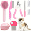 Rosa Haustierpflege-Set mit Bürste, Kämme und Nagelschere neben einer Katze.