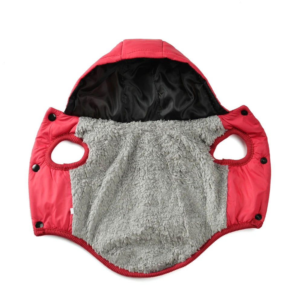 Sweat à capuche pour chien en polaire rouge et gris avec doublure noire et anneau D pour laisse.