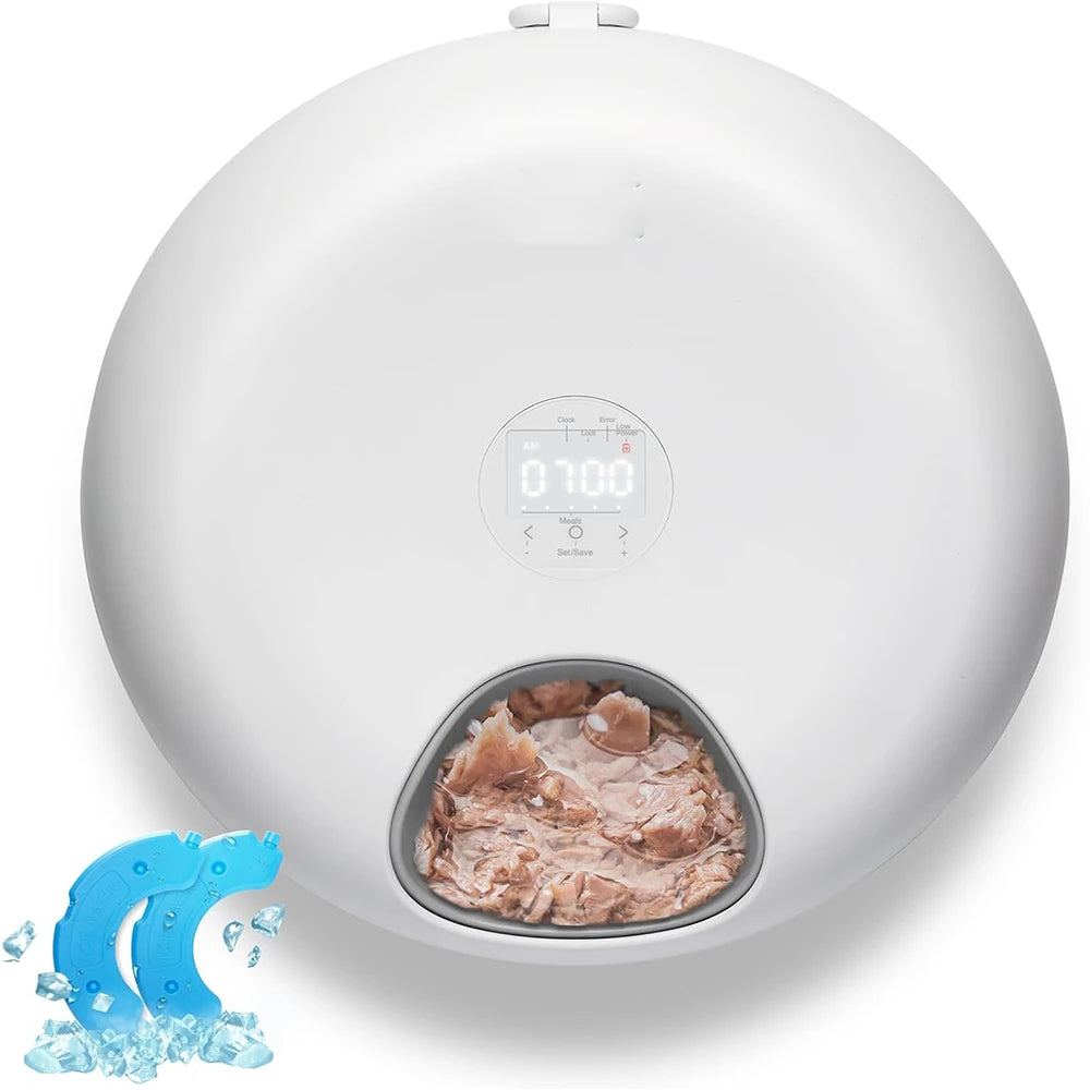 Weißer automatischer Nassfutterspender für Haustiere mit Schale und Eiswürfeln.
