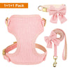 Rosa 1+1+1 Set aus Hundegurt und Leine mit dekorativen Schleifen und Halsbändern.