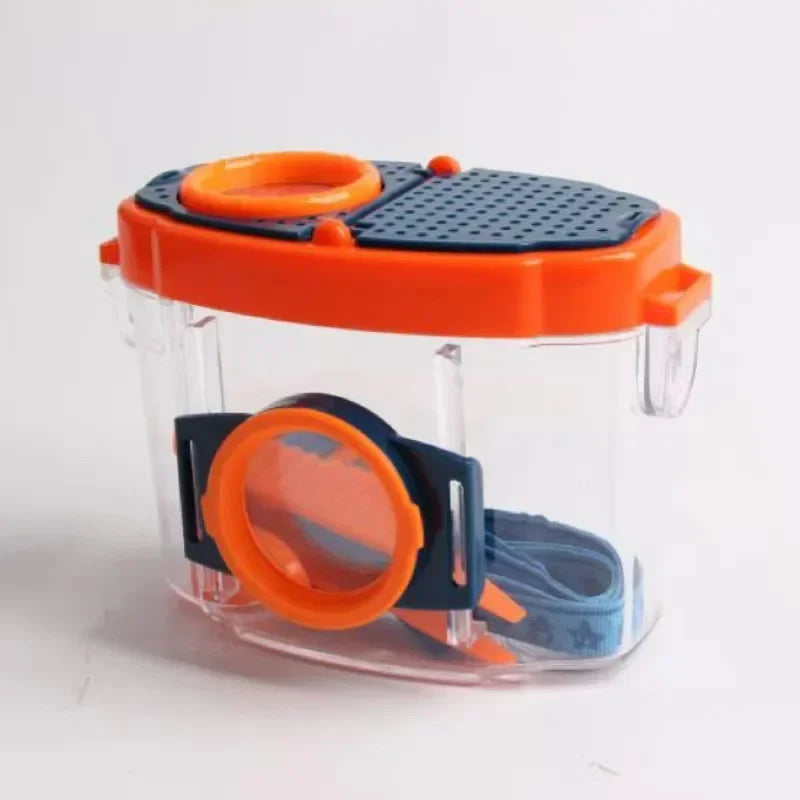 Caja de observación de insectos con lentes de aumento naranja y azul y un contenedor de plástico transparente.