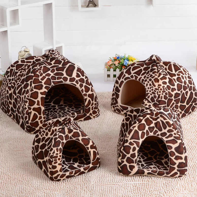 Lit pour animaux en peluche en forme de fraise