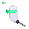 Klarer Plastik-Halterungstrinkflasche mit grüne Silikonklemme und Metallspitze.