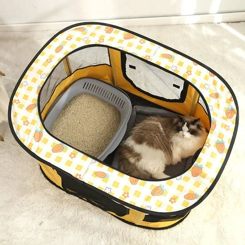 Jaula plegable amarilla y blanca para juego de mascotas con malla y compartimento de comida para gato.