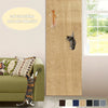 Beige Sisal-Kratzmatte für Katzen an der Wand mit Katze und grünem Sofa