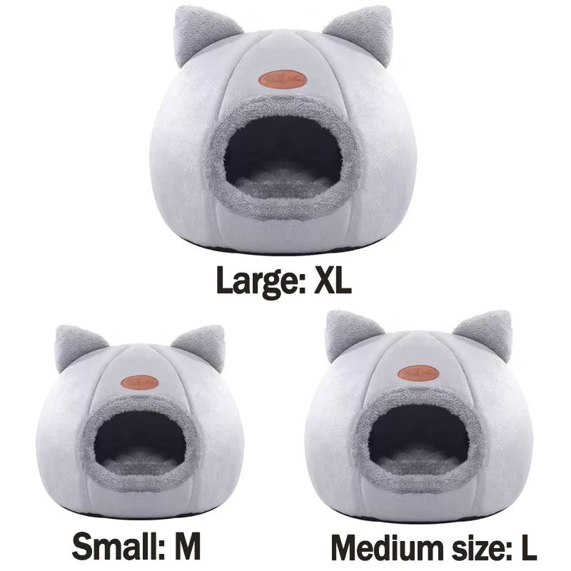 Un lit pour chat en peluche gris en forme ovale, avec différentes tailles.