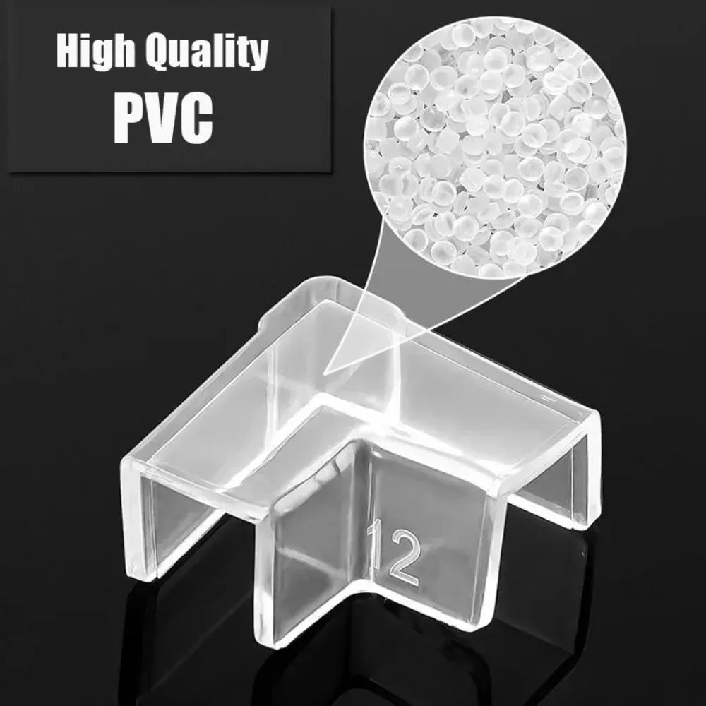 Klares PVC-Aquariumswinkelschutz mit sechseckigem Design, vor schwarzem Hintergrund.
