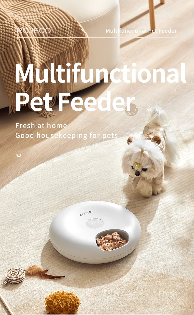 Un distributeur automatique multifonction pour animaux blanc, avec de la nourriture et des blocs de glace à proximité.