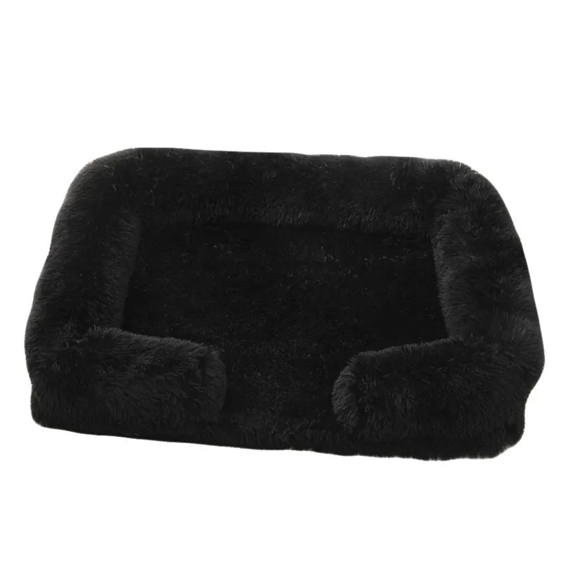 Ein großes schwarzes Plüschhundbett mit abnehmbarem, waschbarem Überzug.