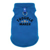 Veste douce bleu vif pour chien avec boucle métallique argentée.