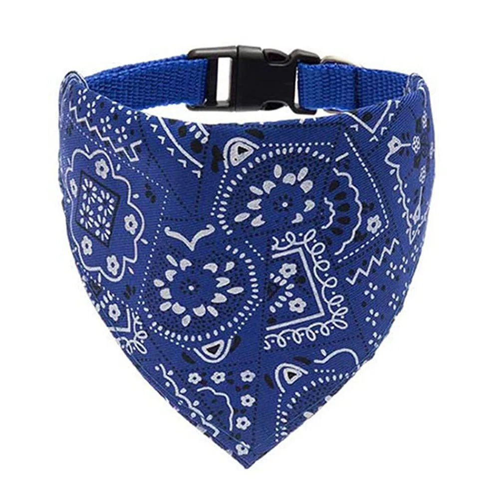 Bandana estampada azul con correa ajustable negra para collar de mascota