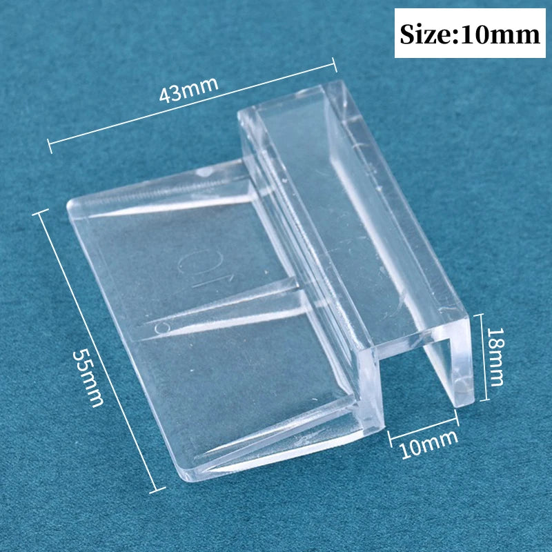 Klare Acrylglas-Deckklemmen mit einer Größe von 10 mm auf blauem Hintergrund.