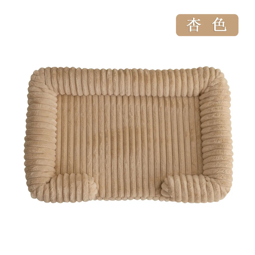 Beige, geripptes Rechteckiges Hundebett für große Rassen.