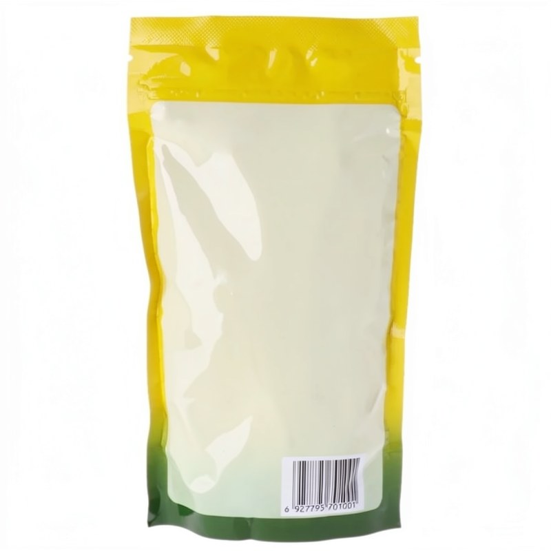 Gelbe Plastiktüte mit tropischen Guppys und Laternenfischen als Futter.