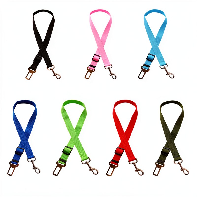 Collection de six harnais de ceinture de voiture pour chien réglables dans différentes couleurs : noir, rose, bleu, vert, rou