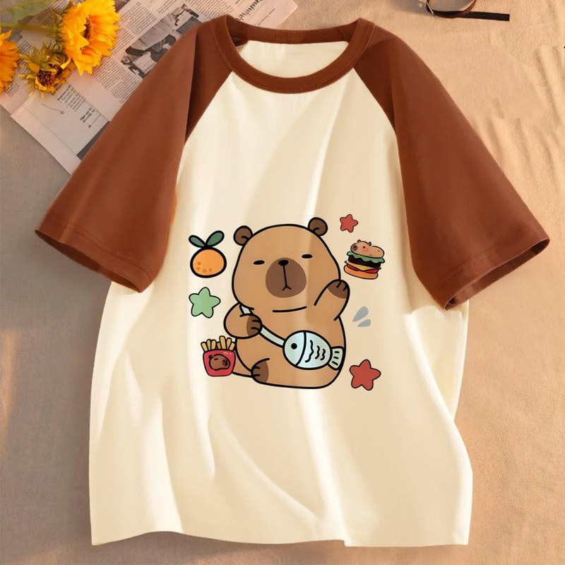 Camiseta Gráfica de Capibara
