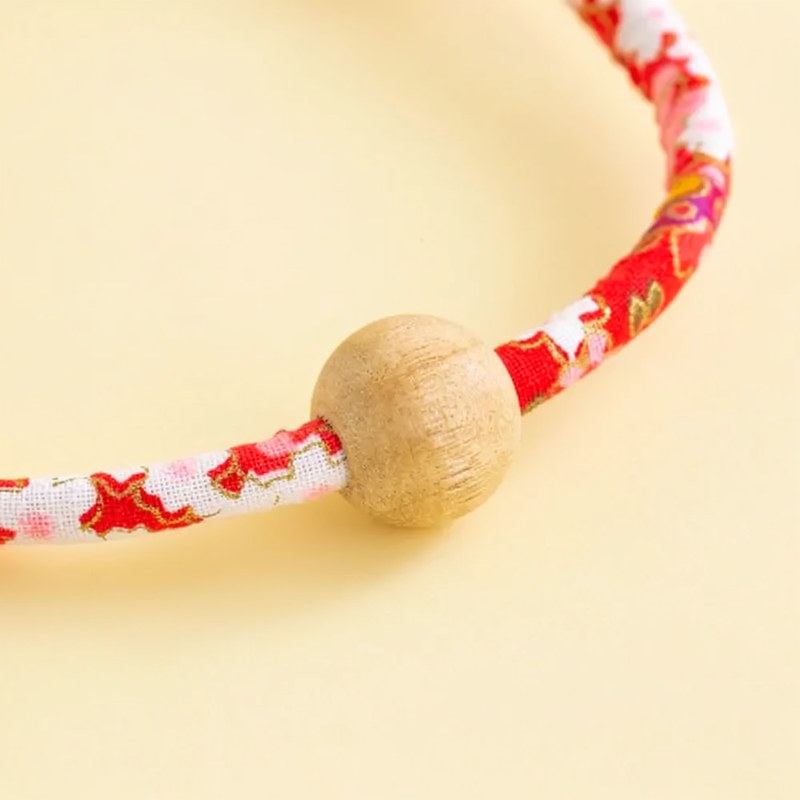 Collar Antipulgas y Garrapatas de Madera de alcanfor natural para mascotas